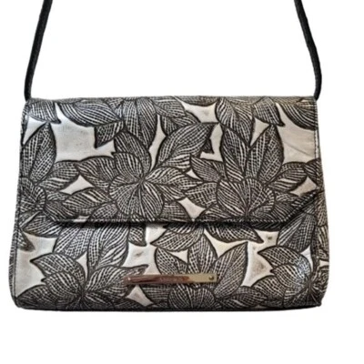 Brahmin серебро, белый и черный цветочный крокодила узор вечер наплечная сумка - Изображение 1 из 4