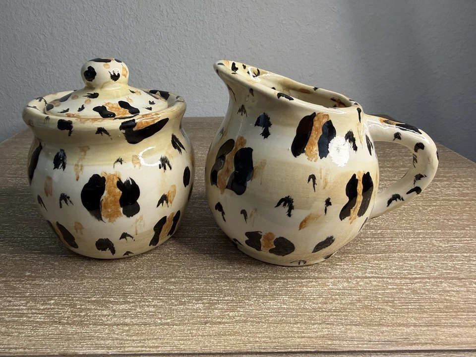Juego de tarro de azúcar y crema Studio Art Pottery estampado de leopardo firmado Tami vintage Foto 1 de 4