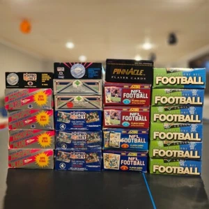 100 Unopened Old Vintage NFL Football Cards in factory Sealed Wax Packs NEW - Picture 1 of 3