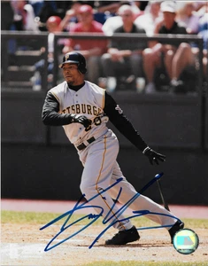 Autographed Pittsburgh Pirates Kevin Young 8x10 Photo Original - Picture 1 of 2