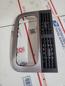 99-04 Grand Cherokee WJ - Silver Center Radio Dash Bezel Trim AC Vent Heat - Picture 1 of 2