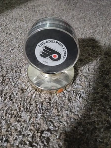 Philadelphia Flyers Vintage Logo NHL Hockey Puck Trench Mfg Vetrina - Foto 1 di 3
