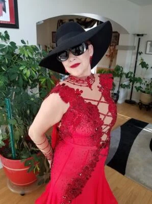 Vestido de salón muy único a la venta americano/estándar liso. Foto 1 de 4