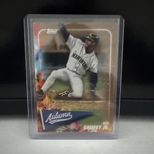 Serie de actualización Topps 2024 - Autumn Tales Gold #AT-19 Ken Griffey Jr/75 - Imagen 1 de 3