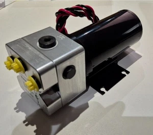 RAYMARINE TYPE 1 AUTOPILOT HYDRAULIC PUMP. NEW BOXED. 12V M81120 - Picture 1 of 3