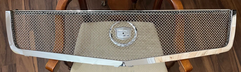 Решетка переднего радиатора 04–09 Cadillac SRX E&G Classics хромированная сетка - Изображение 1 из 4