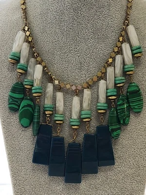 Anthropology Malaquita Grande Tono Azul/Verde Antiguo Tono Dorado Declaración... Foto 1 de 4