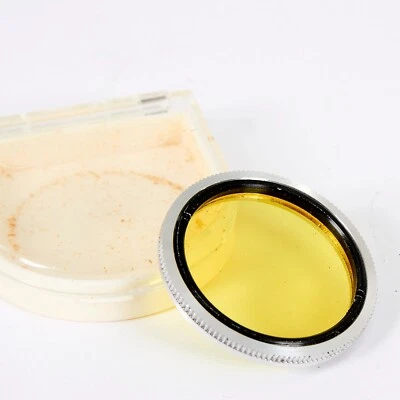 VINTAGE 28mm UNBRANDED YELLOW SCREW FIT GLASS FILTER #AB476 - Image 1 of 2