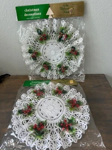 New Vintage Plastic Christmas Doily Sets 4 Doilies Placemats Holly Berry - Picture 1 of 6