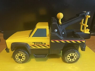 2012  TONKA T 04 TOW TRUCK USED 6”W7”T13”LONG USED EXCELLENT CONDITION & PAINT - Image 1 of 4