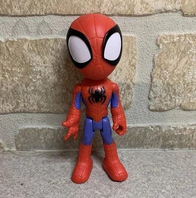 Figura de acción Hasbro Spider-Man rojo y azul posable 2021 DC Comics 4" Foto 1 de 4