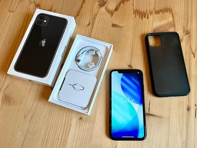 Apple iPhone 11 – 128GB – Schwarz (Ohne Simlock) (Dual-SIM) - Bild 1 von 4