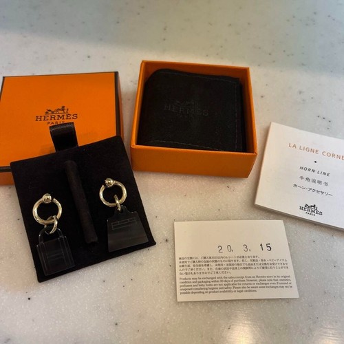 HERMÈS Orecchini HERMES corno di bufalo ferramenta oro motivo Cadenas Kelly donna usati