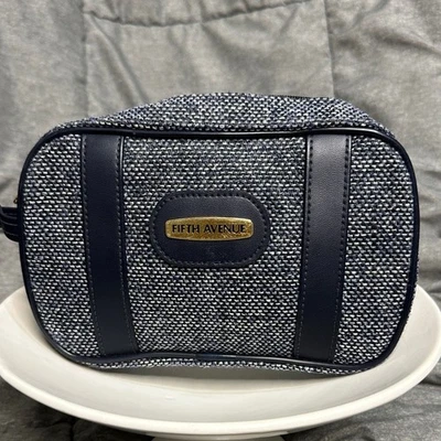 Bolsa de viaje de maquillaje accesorio de tocador pequeño tweed gris de colección Fifth Avenue Foto 1 de 4