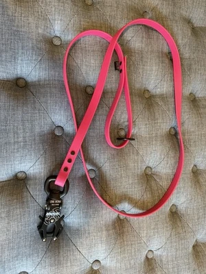 Correa para perro K9 Ops 3/4” 6’ Biothane Kong 360 clip giratorio rosa Foto 1 de 3