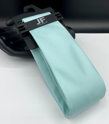 Corbata de cuello para hombre JF J. Ferrar ~ Como nueva ~ Sólida de temporada ~ Estrecha ~ NUEVA PRECIO DE VENTA SUGERIDO POR EL FABRICANTE: $34. Foto 1 de 3