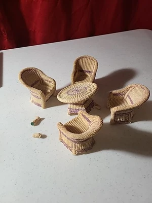 4 sillas con mesa muebles miniatura de mimbre para casa de muñecas Foto 1 de 4