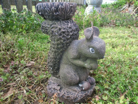 ADORABLE WEATHERED VINTAGE CEMENT/CONCRETE GARDEN SQUIRREL PLANTER 11" TALL Cover