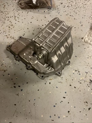 Honda CBR600RR 2007-2019 OEM MOTOR FONDO CÁRTER DE ACEITE CUBIERTA 11210-MFJ-D01 Foto 1 de 4