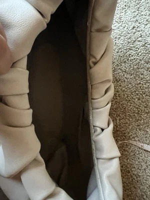 Hermoso Bolso De Mano - Image 1 of 4