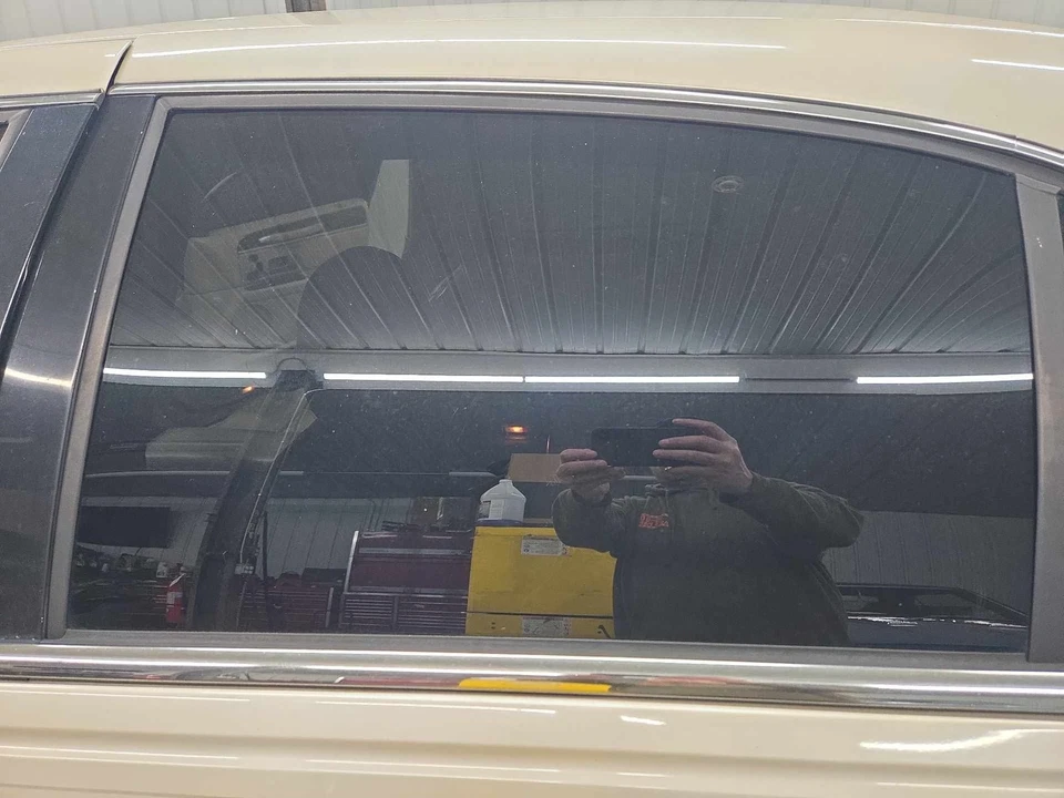 Puerta trasera izquierda vidrio trasero usado se adapta a: Lincoln 2003 & Town Car Lincoln insignia 11 Foto 1 de 4