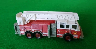Camión de bomberos aéreo Matchbox Pierce Velocity 2009 Foto 1 de 4