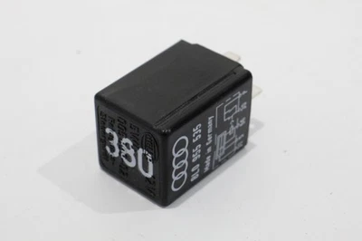 VW Passat 3B B5 Relay for Headlight Washers New Genuine 8L0955535 - Image 1 of 4