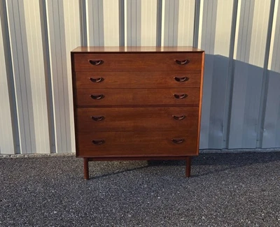 Cajonera danesa moderna de teca de Peter Hvidt y Orla Molgaard-Nielsen Foto 1 de 4