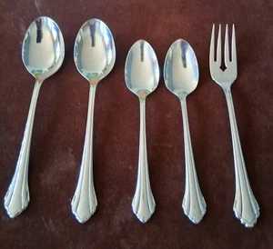 5 Pcs Oneida Community CLARETTE Glossy 2 Teaspoons 2 Soup Spoon & Salad Fork VG - Picture 1 of 2