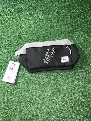 new NBA san antonio spurs travel kit ast bag 21335614 the herschel brand Cover