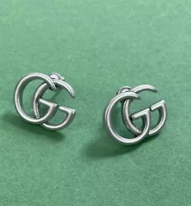 Orecchini da donna Gucci in argento a forma di GG - Foto 1 di 6