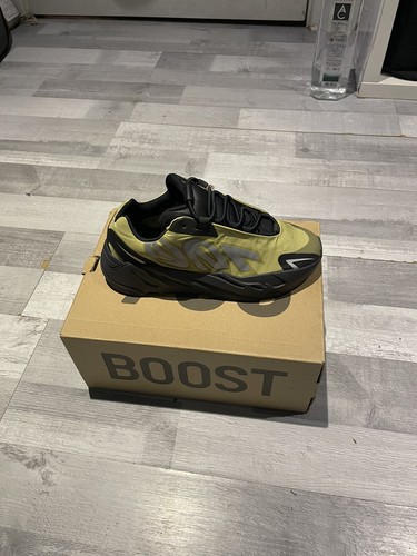 Yeezy 700 MNVN Resina UK 7
