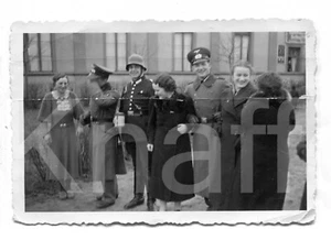 altes Foto Wehrmacht und Zivilisten, 1939, 6x9cm - Picture 1 of 1