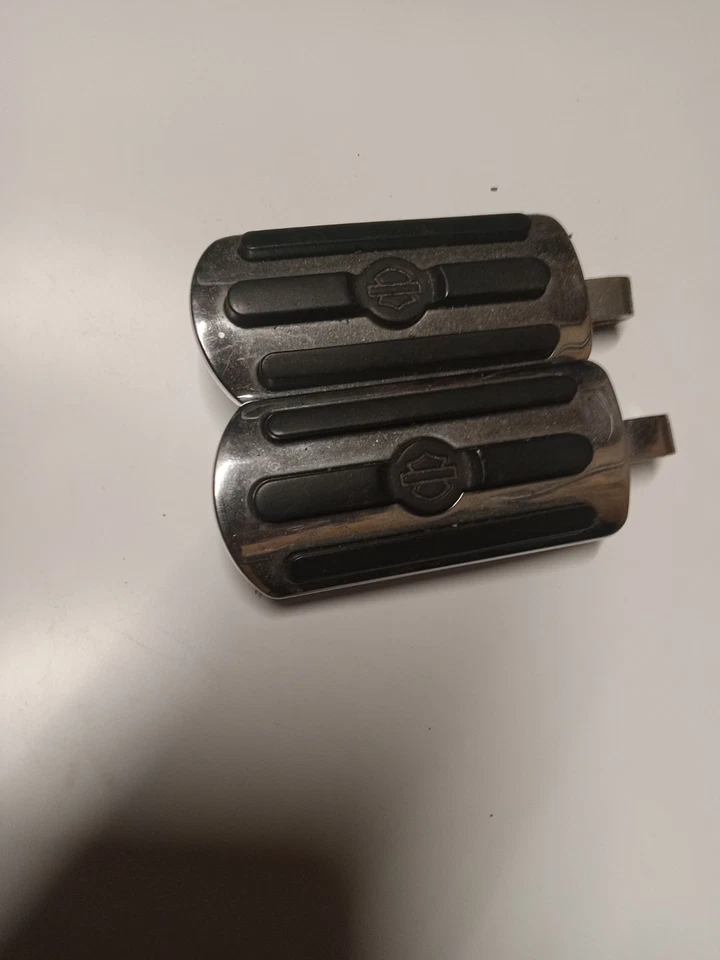 Harley Softail Fatboy 1999 estriberas de pasajero trasero soporte de montaje cromado Foto 1 de 1