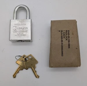 Vintage Hardened Steel U.S. Padlock 2 Keys American Lock 5200 Military USA Made - Picture 1 of 6