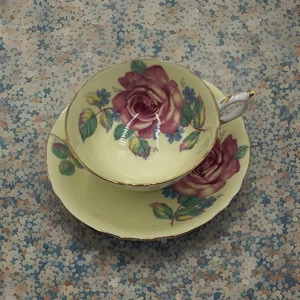 Taza de té y platillo Cabbage Rose Paragon Double Warrent con borde dorado - Imagen 1 de 6
