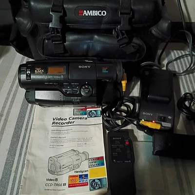 Sony Handycam 8mm CCD-TR66 Camcorder - tested  Includes Battery & Charger - Image 1 of 4