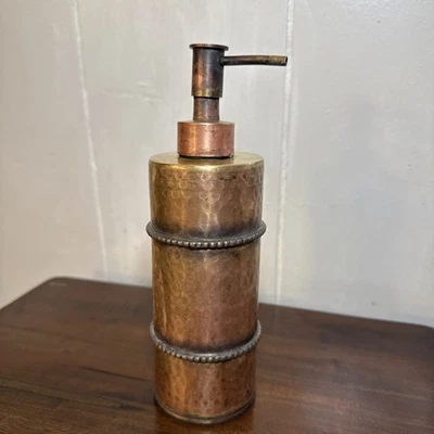 Bomba dispensadora de jabón de cobre martillado a mano vintage decoración de baño rústica Foto 1 de 4