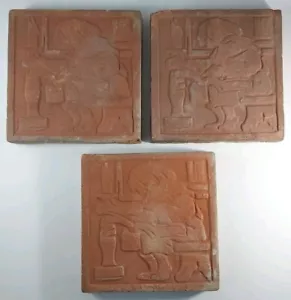 Lotto 3 Piastrelle Monk Ceramica Terracotta Grueby Pardee Non Smaltate 6"x6" Scriba? Biblioteca - Foto 1 di 21