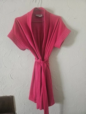 Bata de playa vintage de tela de rizo rosa intenso por Beach Things hecha en EE. UU.  Foto 1 de 4