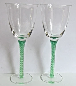 LANGHAM GLASS TWO EMERALD GREEN TWIST STEMMED WINE GLASSES (11441) - Picture 1 of 2