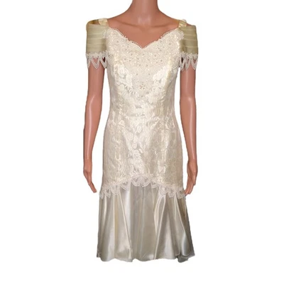 Vestido de novia vintage años 90 sirena con hombros descubiertos con encaje seda cuentas Foto 1 de 4