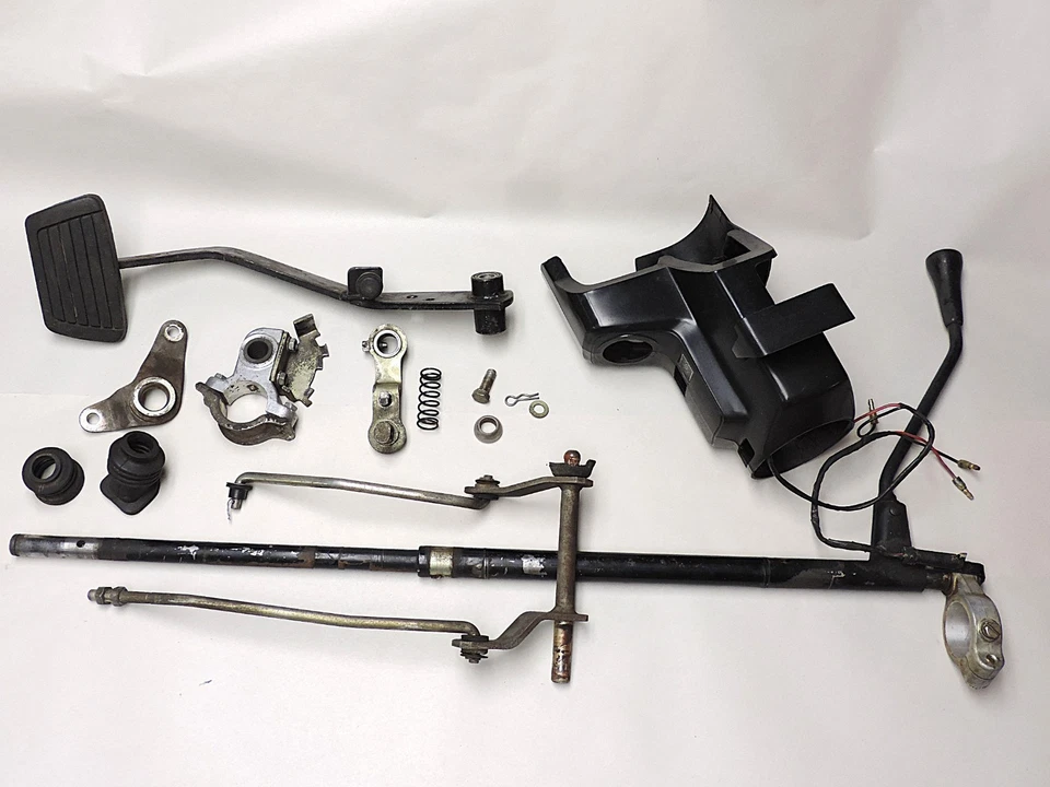 1971 - 1973 DATSUN 510 TRANSMISSÃO AUTOMÁTICA LINKAGE & NACELLE BW - BOM - Imagem 1 de 4