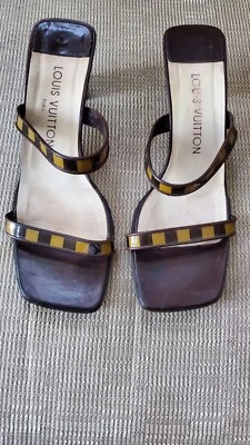 Sandalias de cuero LOUIS VUITTON Talla: US 6,5 | EUR 37,5 | $350  Foto 1 de 4