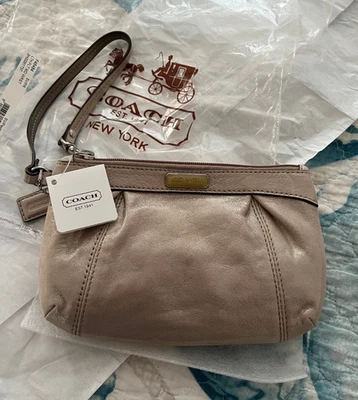 Muñequera COACH Cuero Peltre Mediana Esquina Cremallera F46484, NUEVA NUEVA CON ETIQUETAS Foto 1 de 4