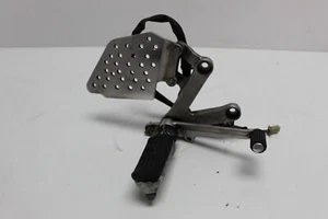 Honda CBR 900 RR 1996-1997 Front Right Footrest Carrier (Main Step Hold201517361 - Picture 1 of 3