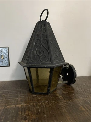 Aplique exterior porche de hierro fundido original gótico vintage - vidrio amarillo Foto 1 de 4