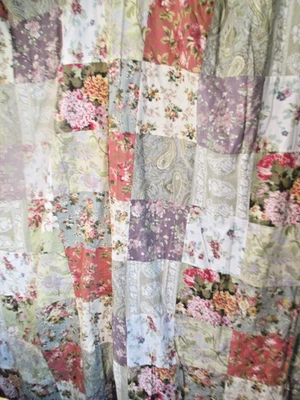 Cortina de ducha Groenlandia Home Blooming Prairie 72x72 Cottagecore forrada con retazos Foto 1 de 4