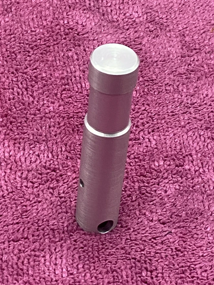 Unidad de iluminación Lowel Tota-Daptor solo perno Lowel # 6135 3" largo 5/8 diámetro NUEVO USA Foto 1 de 1