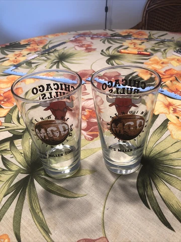 CHICAGO BULLS 5 Time NBA Champions MGD Set of 2 Pint Glasses-6" Tall-Holds 16 oz Cover